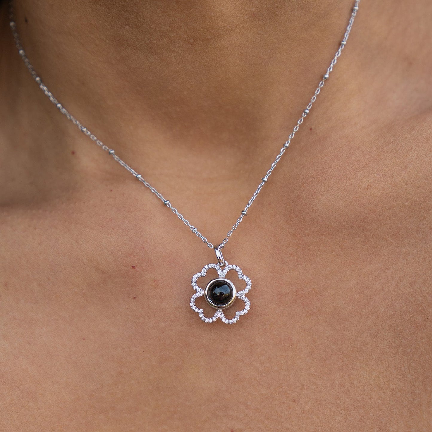 Personalized Pavé Clover Photo Necklace - Relive Your Memory